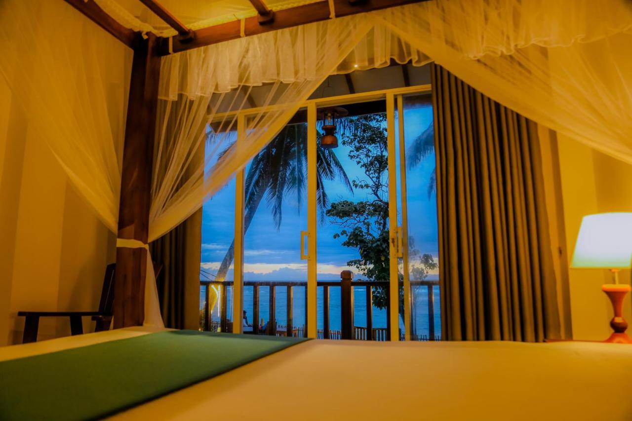 Shanora Beach Mirissa Bagian luar foto