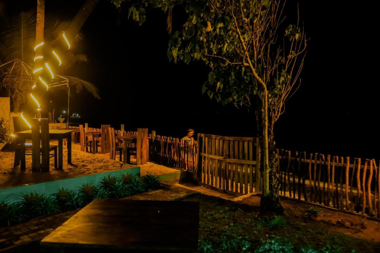 Shanora Beach Mirissa Bagian luar foto